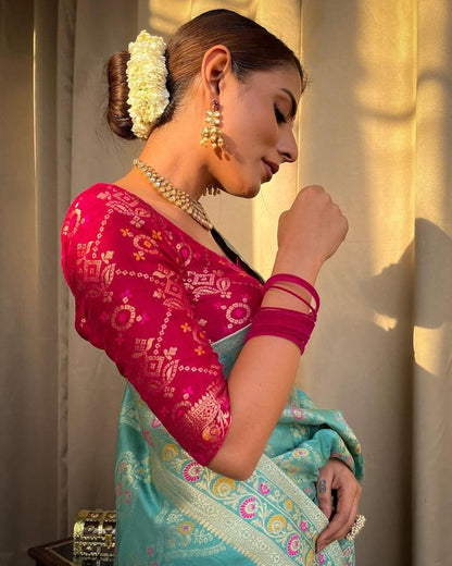 Easy-Drape Lichi Silk Saree with Banarasi Motifs
