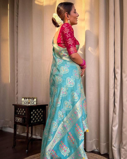 Easy-Drape Lichi Silk Saree with Banarasi Motifs